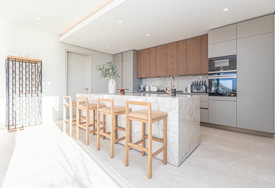 To Let 4 Bedroom Property for Rent in Fresnaye Western Cape
